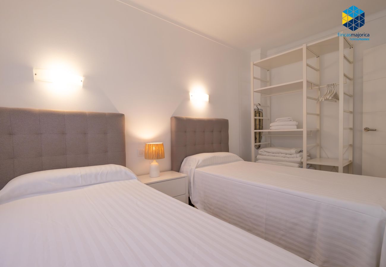 Apartment in S'Illot - Apartamento Antic 302 Pax 4