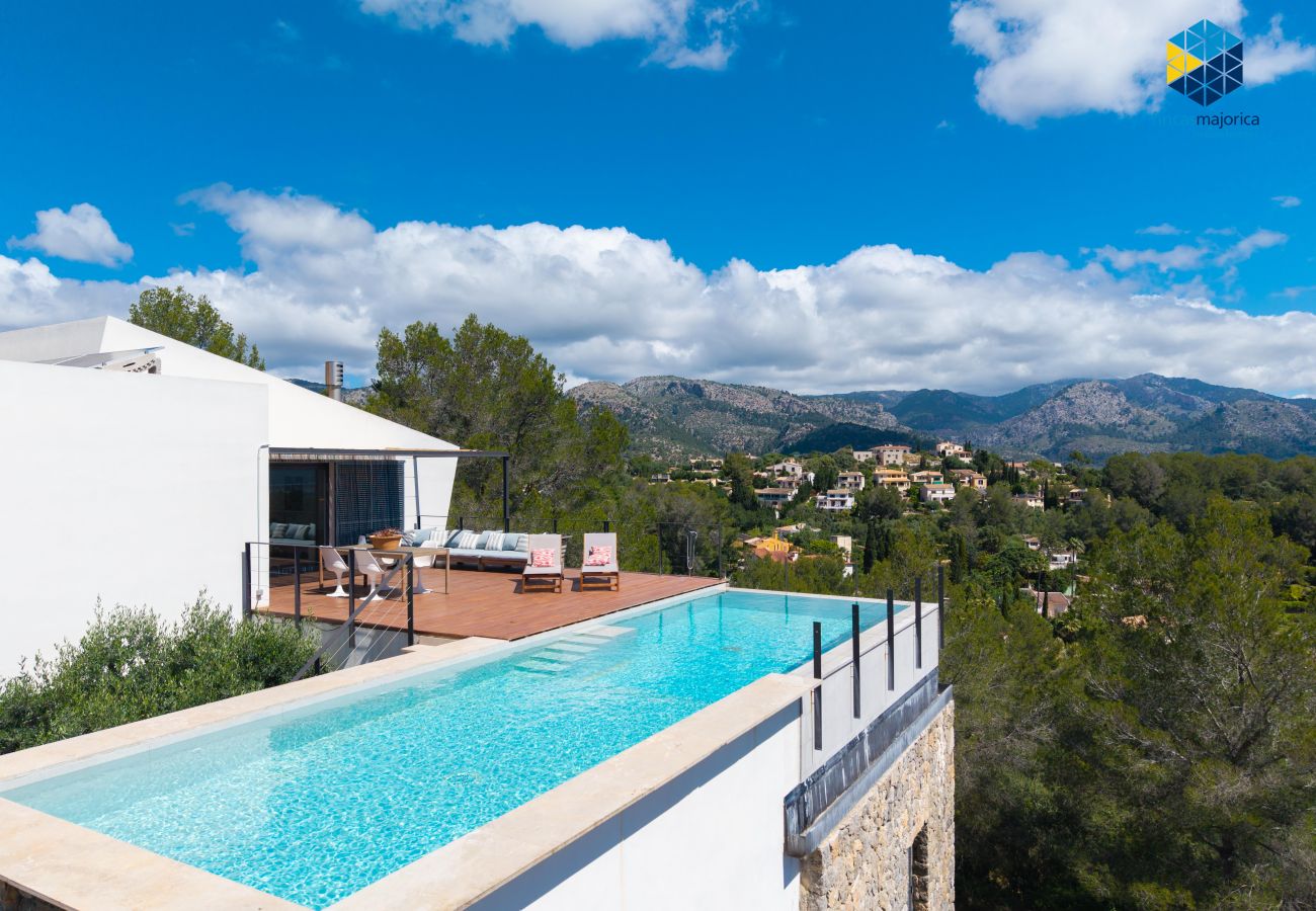 Rural house with swimming pool in Esporles