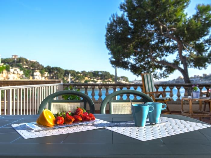 Marina IV - Seafront apartment in Porto Cristo